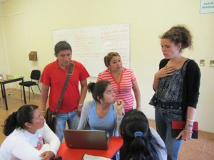 Marion (à droite) est à Chiapas pour la formation de jeunes à l’entreprenariat solidaire. 