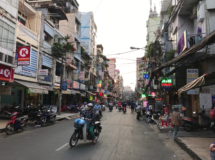 Ho-Chi-Minh-Ville LA REVUE Y